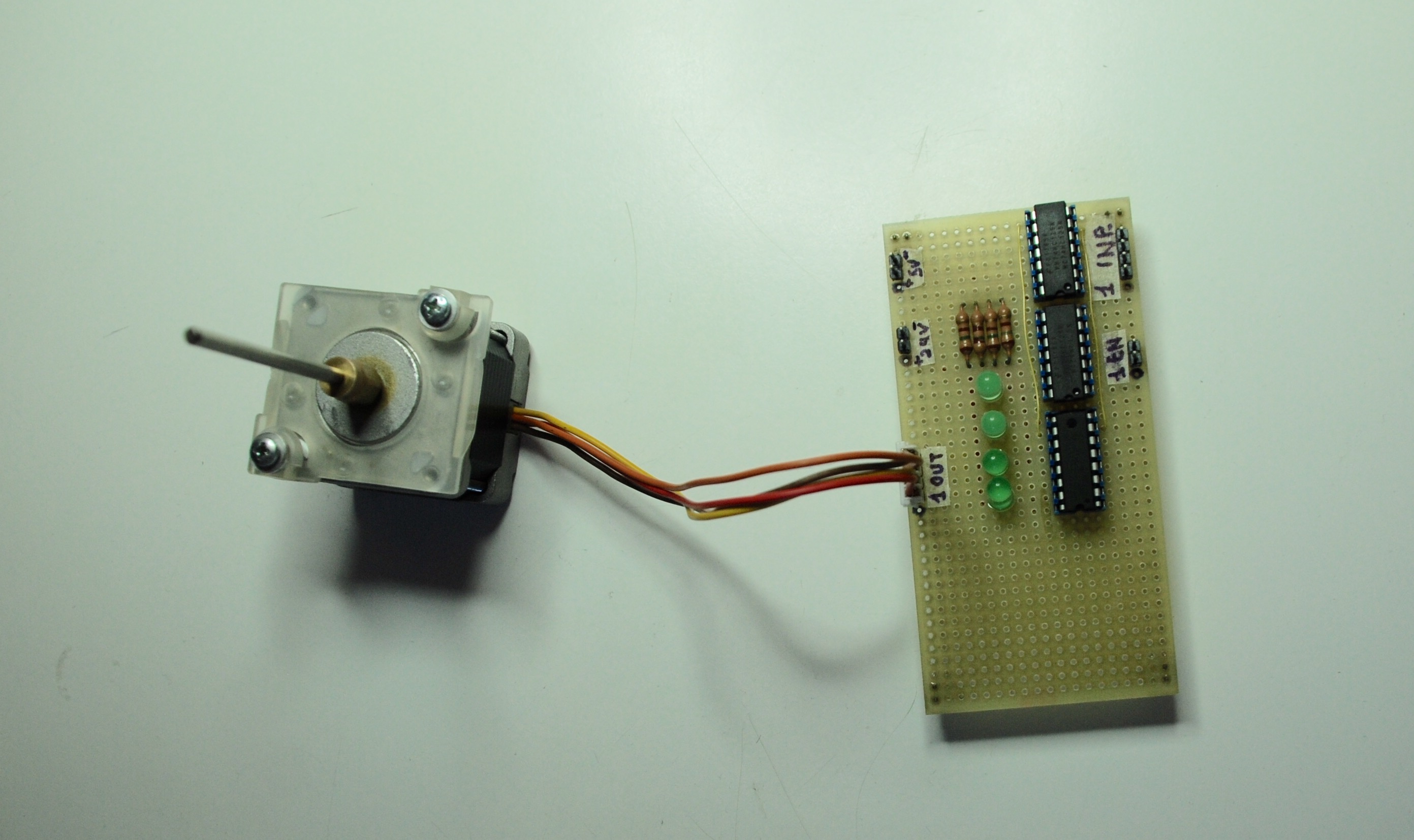 Figure 8) System of stepper motor and its driver connected.
